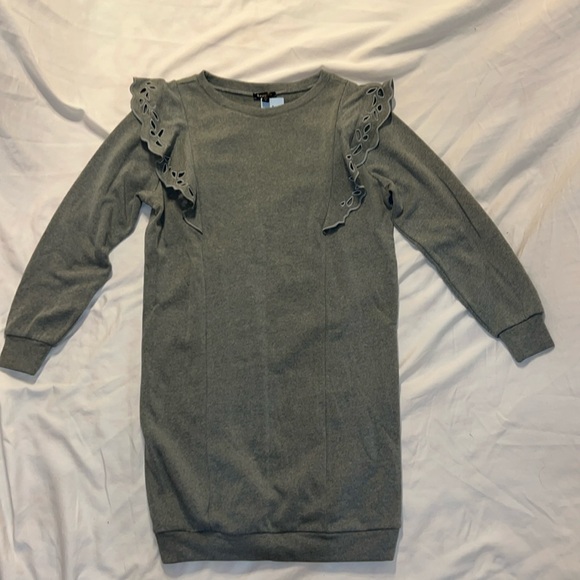 Adorable express sweatshirt dress with scallop detail sleeves - Picture 1 of 5